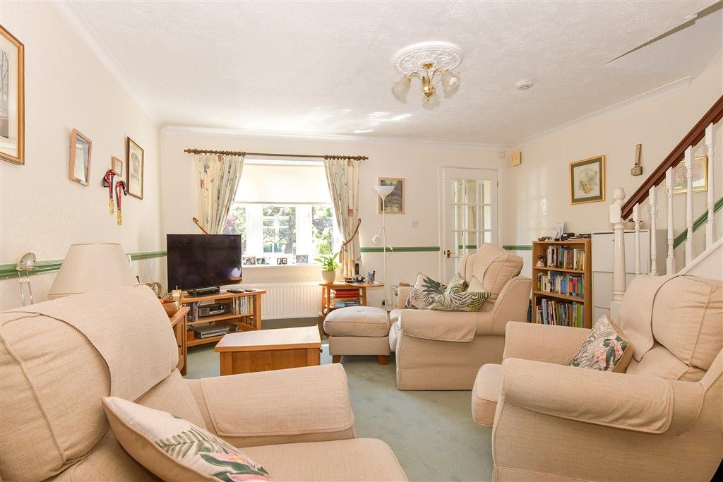 Property photo 1 of 16 Lounge