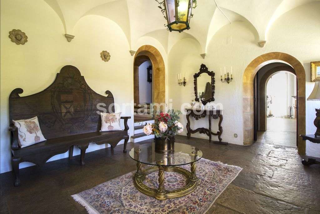 Property photo 2 of 39