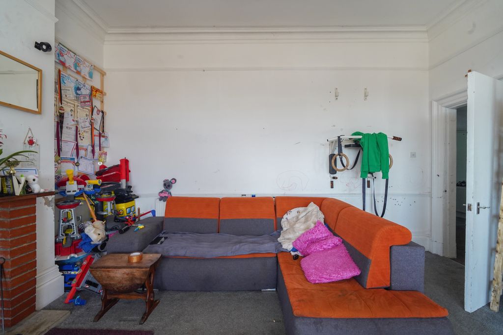 Property photo 2 of 22