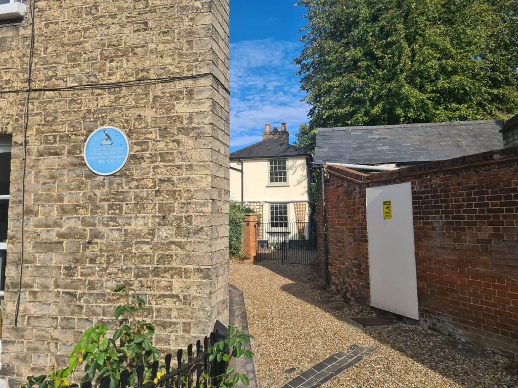 Property photo 1 of 16 Front