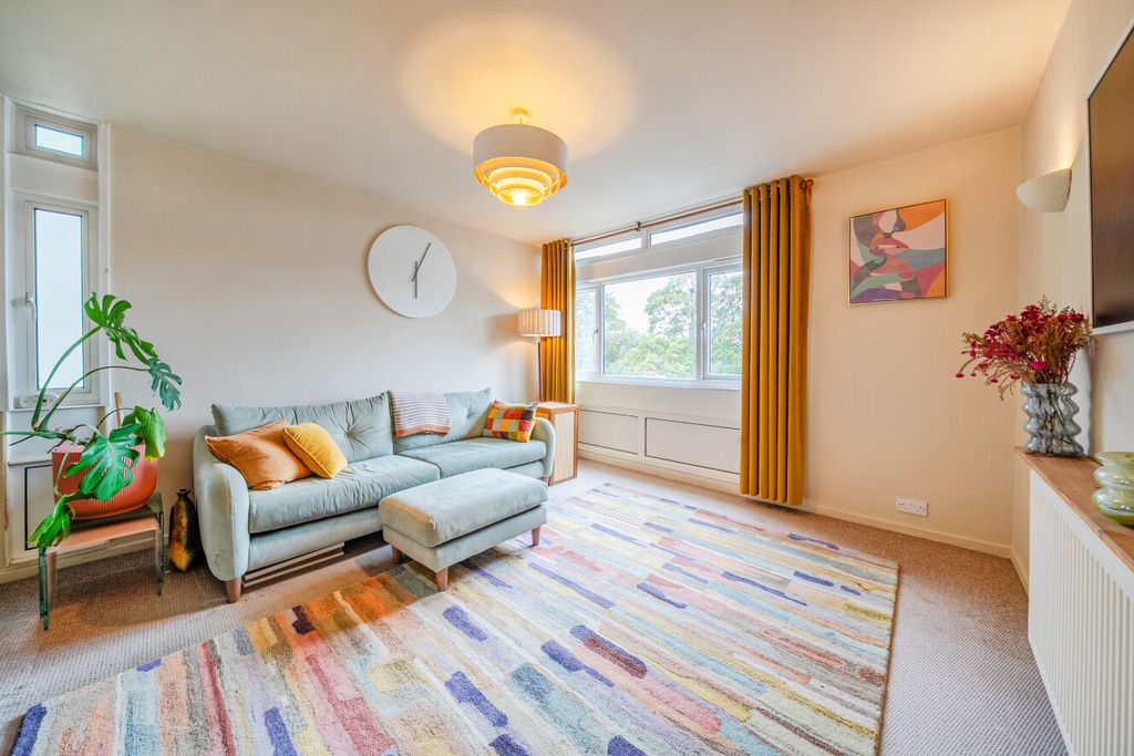 Property photo 2 of 19 1516309-10-6Aac03...