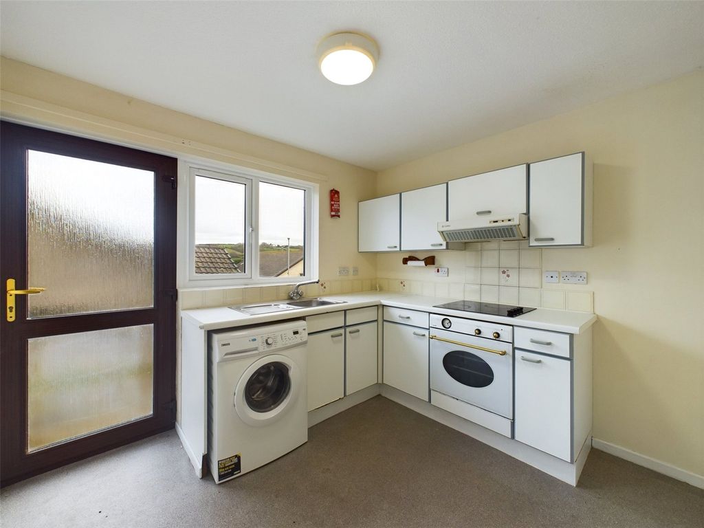 Property photo 2 of 15 Kitchen Alt