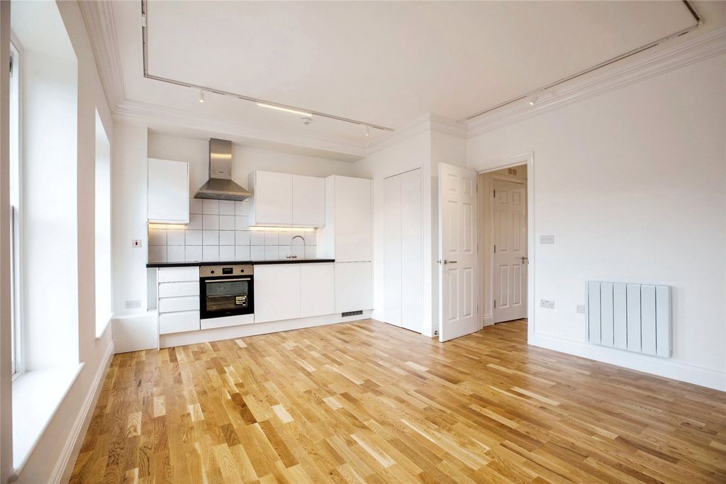 Property photo 3 of 14 Reception/Kitchen