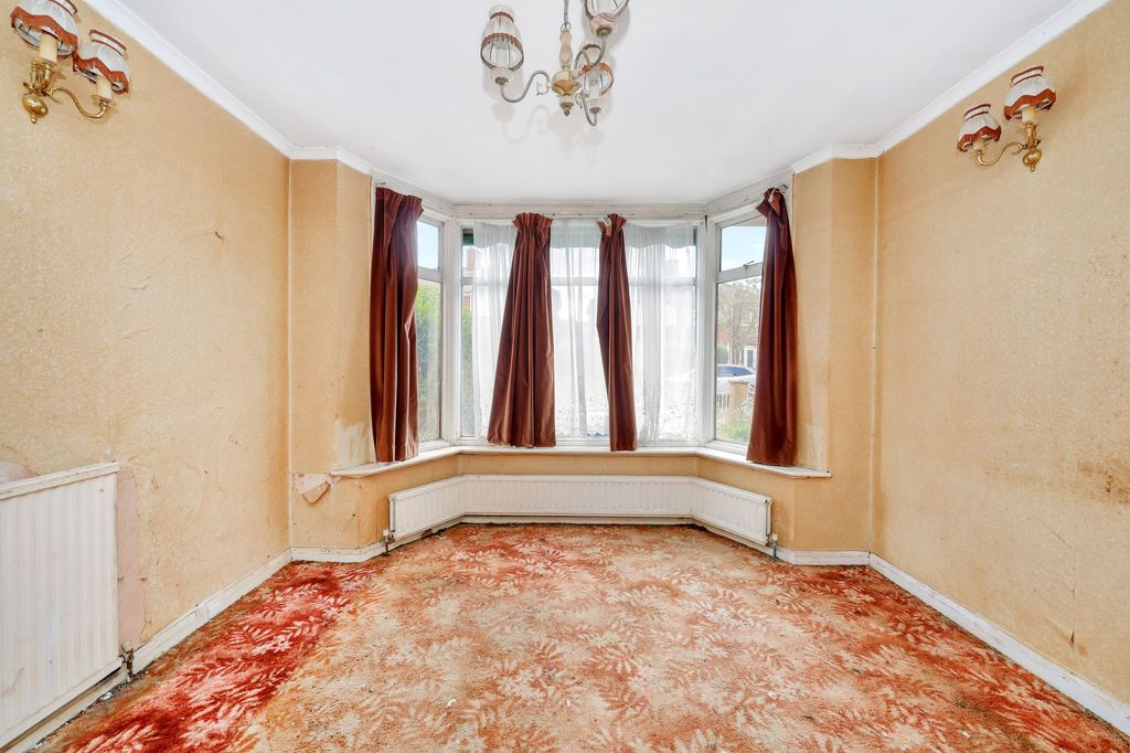 Property photo 2 of 17