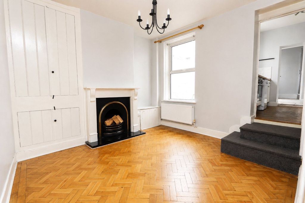 Property photo 3 of 11 Picture No. 06
