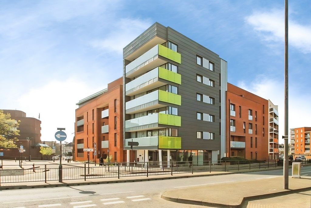 Property photo 1 of 20 Two Double Bedroom 4th Floor Flat To Rent