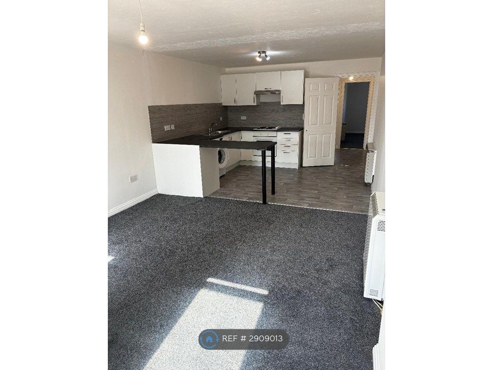 Property photo 2 of 13 Lounge/Kitchen