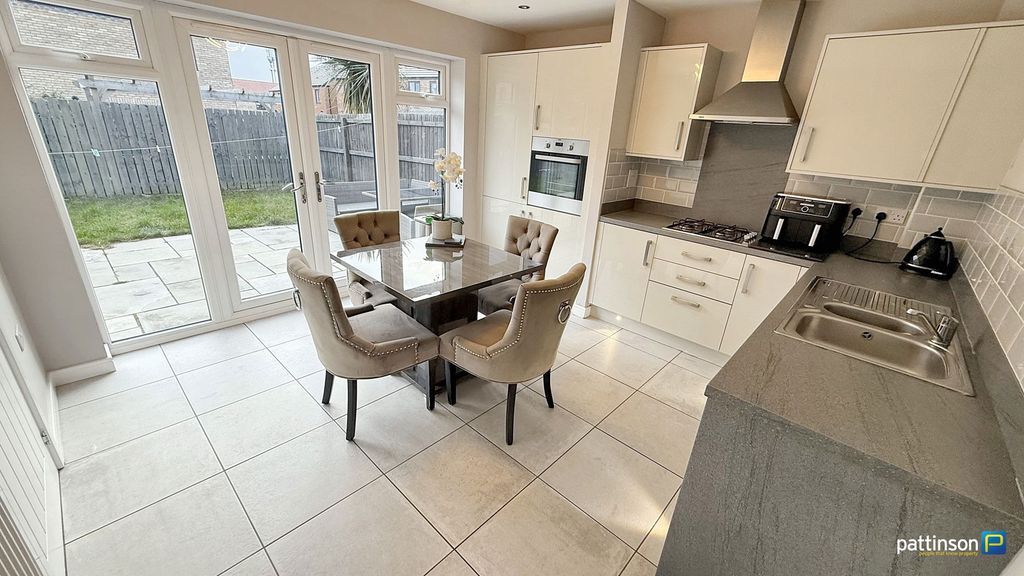 Property photo 3 of 33