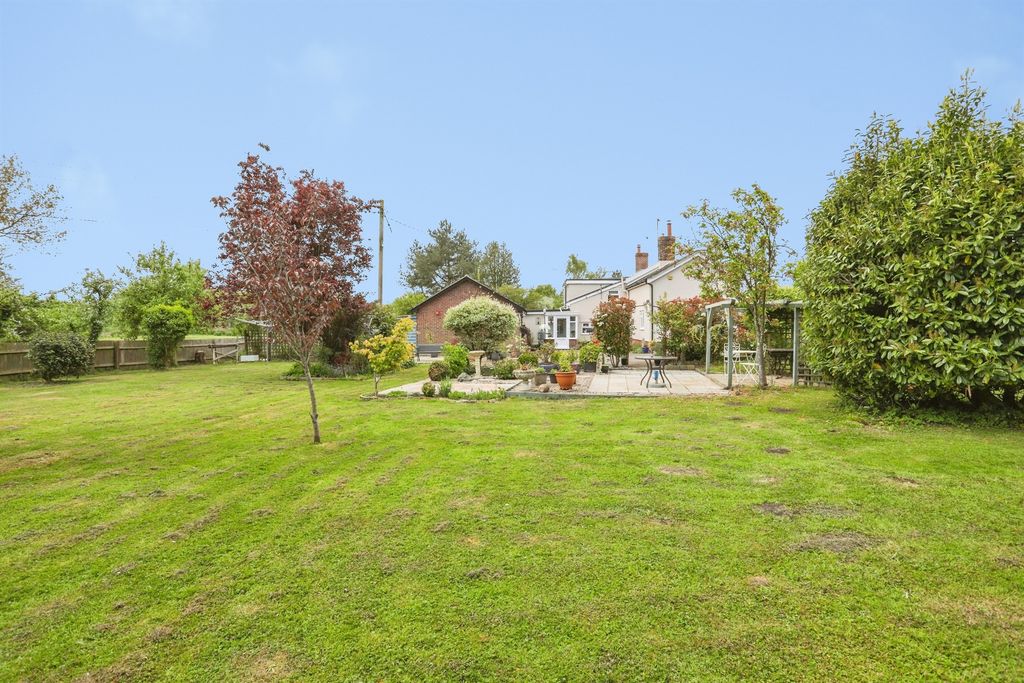 Property photo 2 of 23