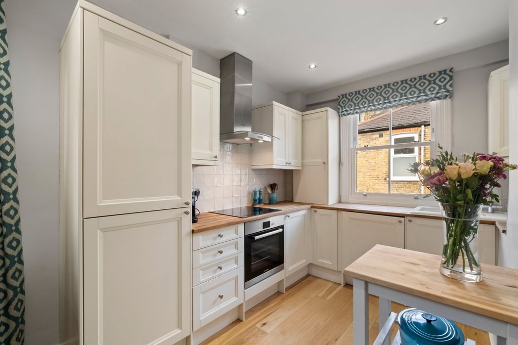 Property photo 2 of 10 Kitchen/Dining Room