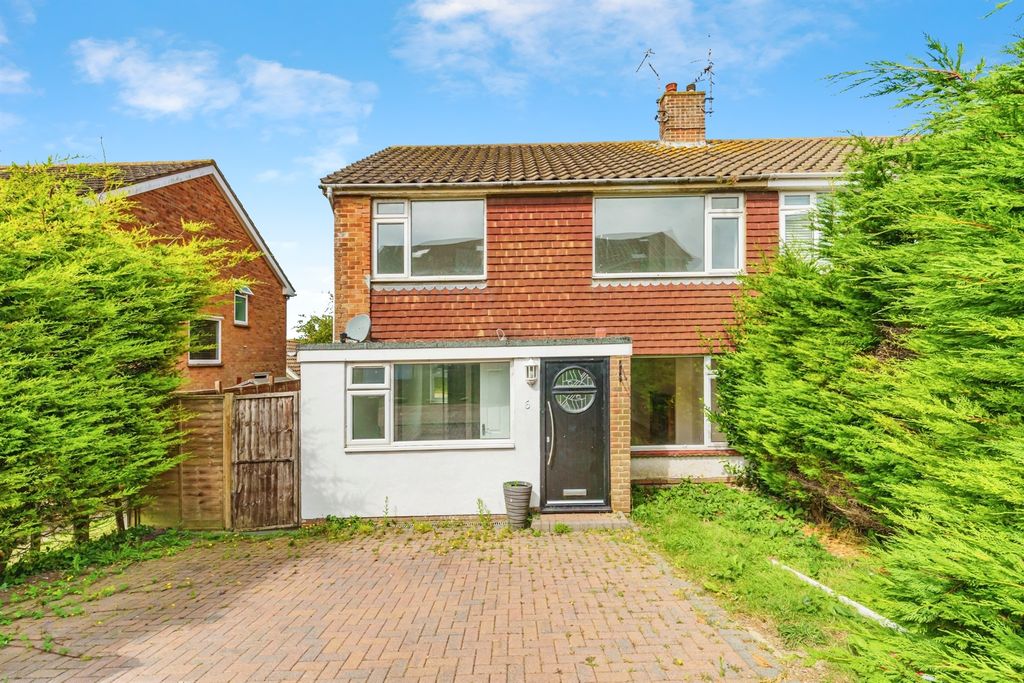 Property photo 1 of 32