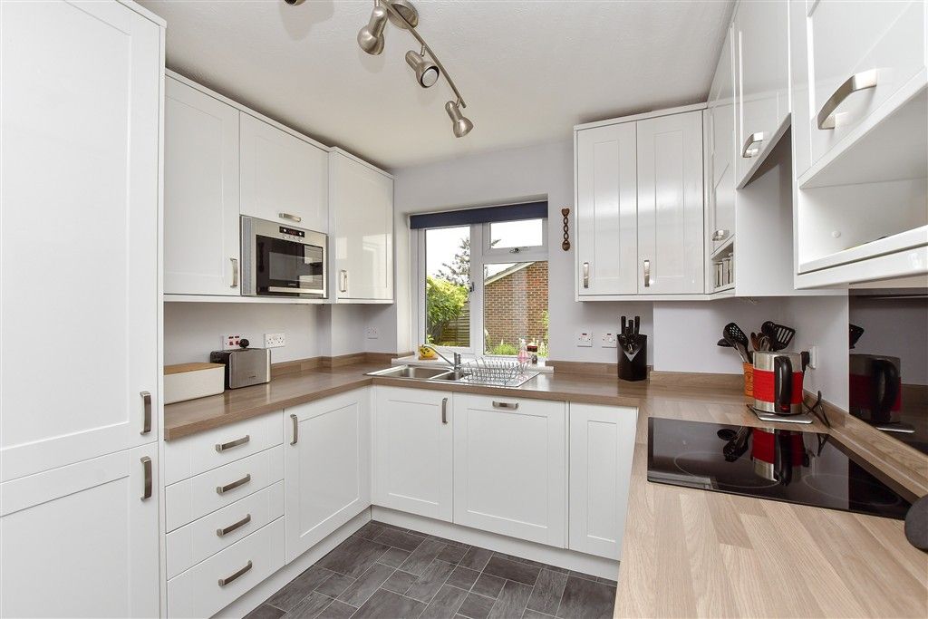 Property photo 2 of 14 Kitchen