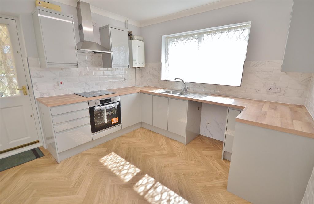 Property photo 2 of 12 Kitchen