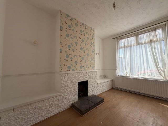 Property photo 3 of 10 Living.Jpg