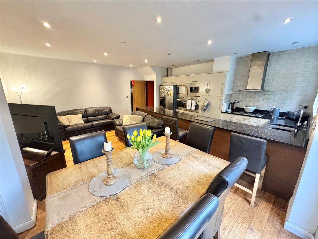 Property photo 3 of 23