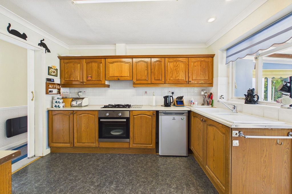 Property photo 2 of 34