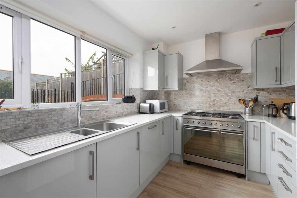 Property photo 3 of 19 Gorwell Place, Millstrood Road, Whitstable