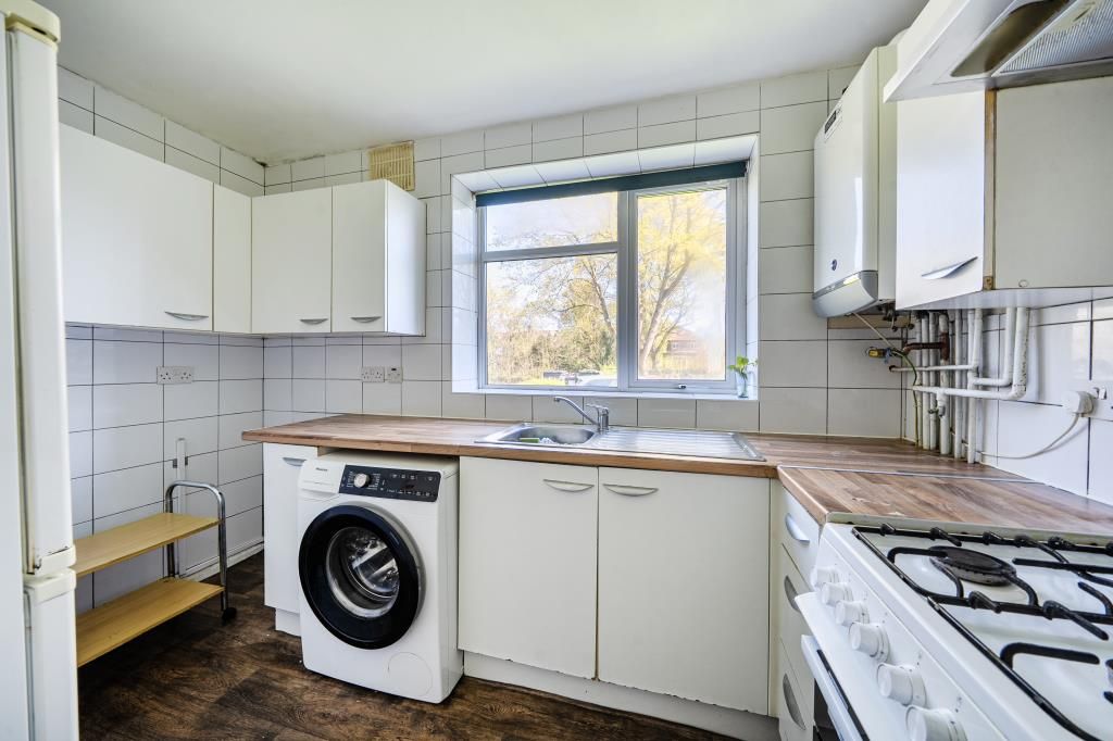 Property photo 3 of 19 Kitchen