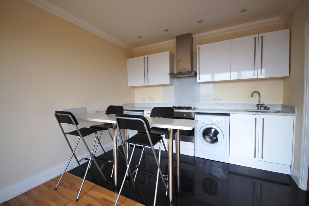 Property photo 3 of 9 Kitchen