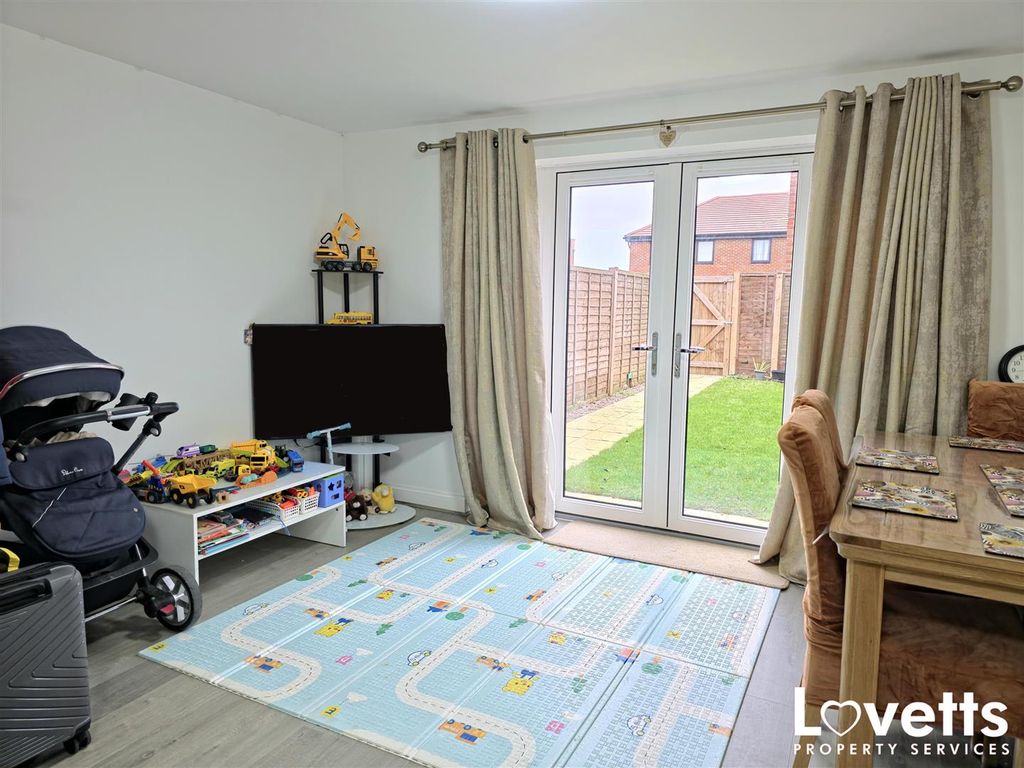 Property photo 2 of 22 Living Room