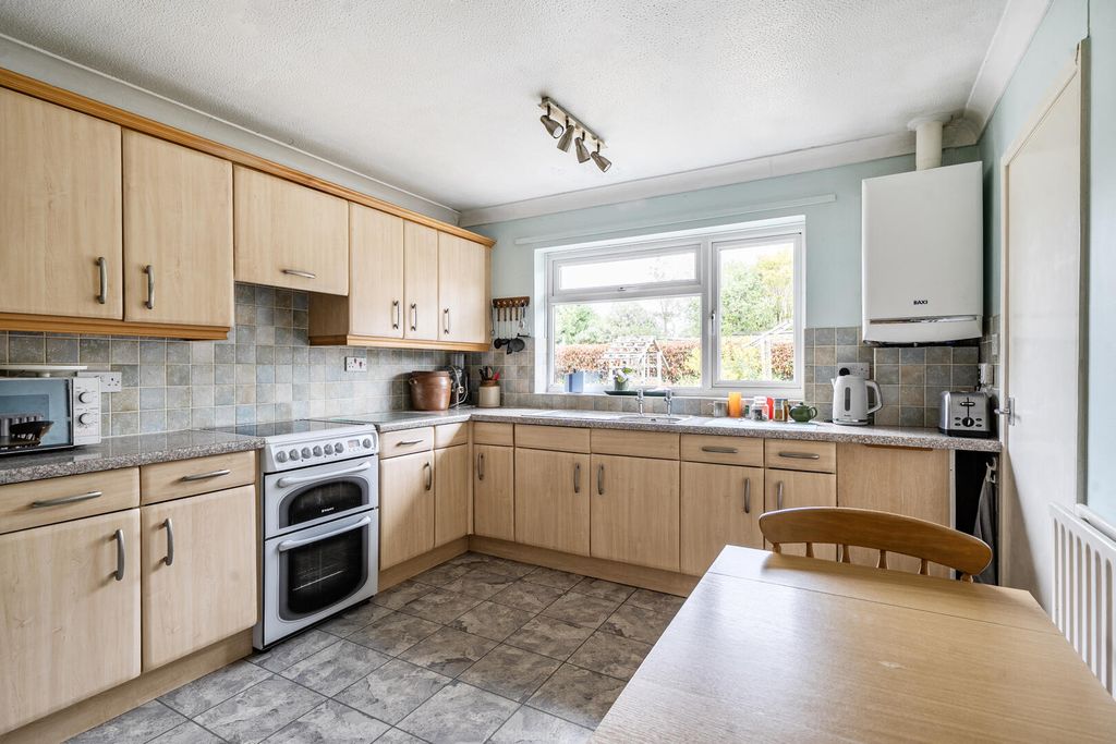 Property photo 2 of 18 Kitchen
