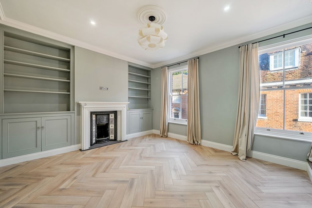 Property photo 3 of 11 Sitting Room