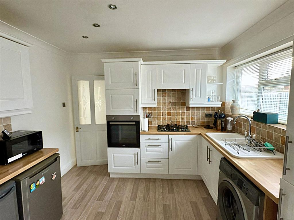 Property photo 2 of 14 Kitchen.Jpg