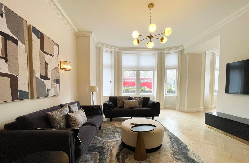 Property photo 2 of 28