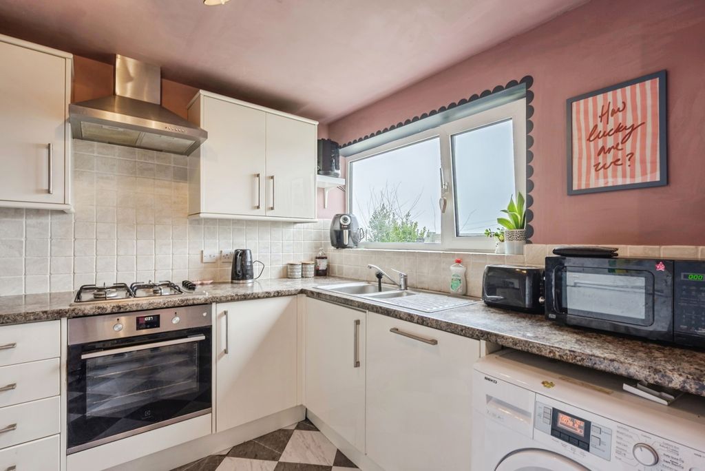 Property photo 3 of 18 Pbox-Img.Jpg