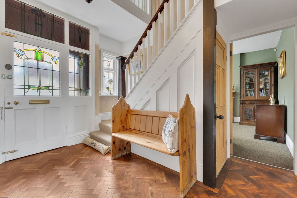 Property photo 3 of 42