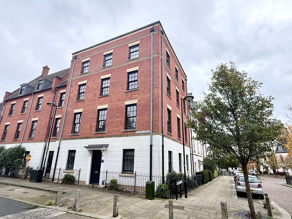 Property photo 1 of 17 Front