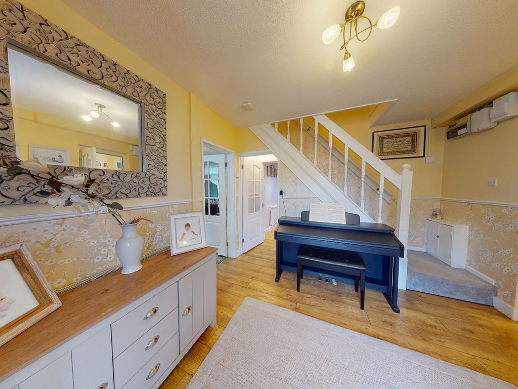 Property photo 2 of 25