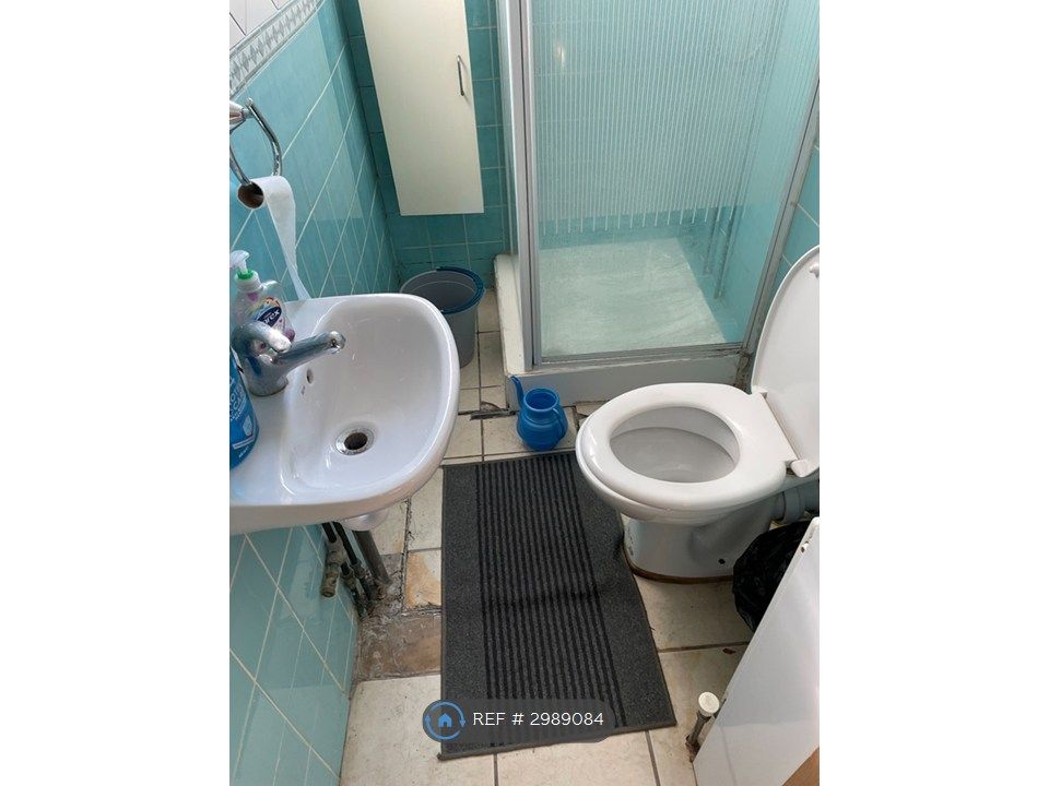Property photo 3 of 7 Studio Wc