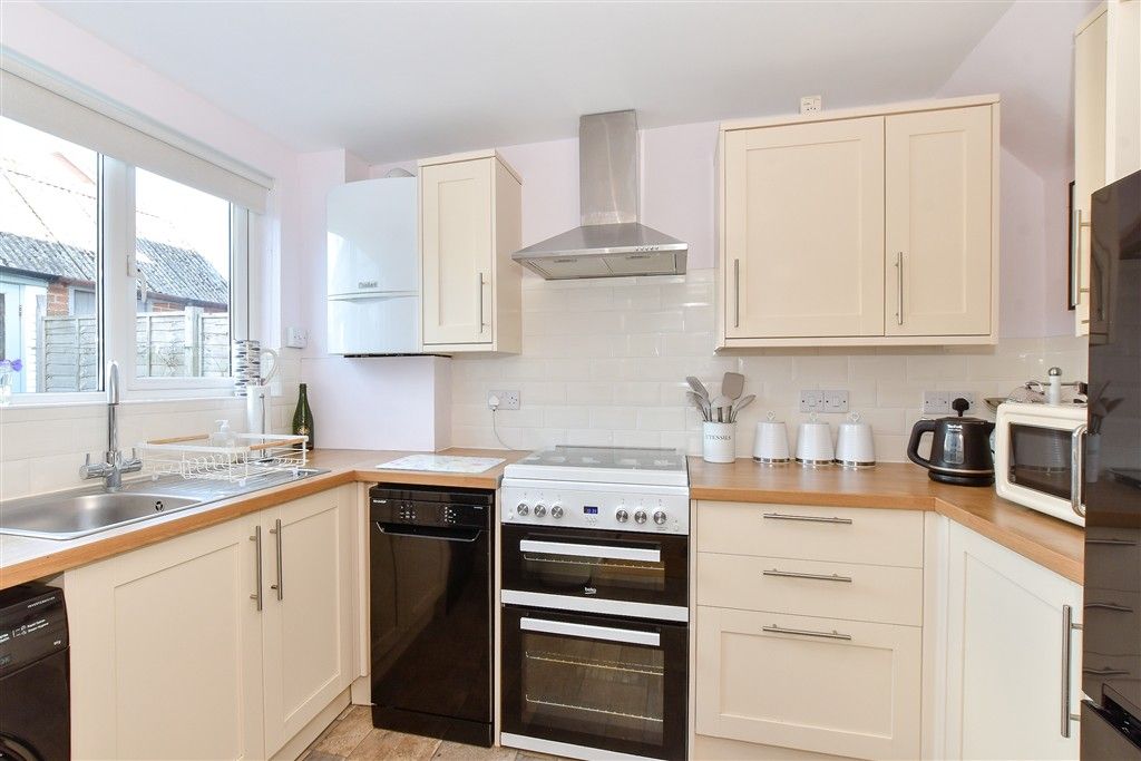 Property photo 2 of 12 Kitchen