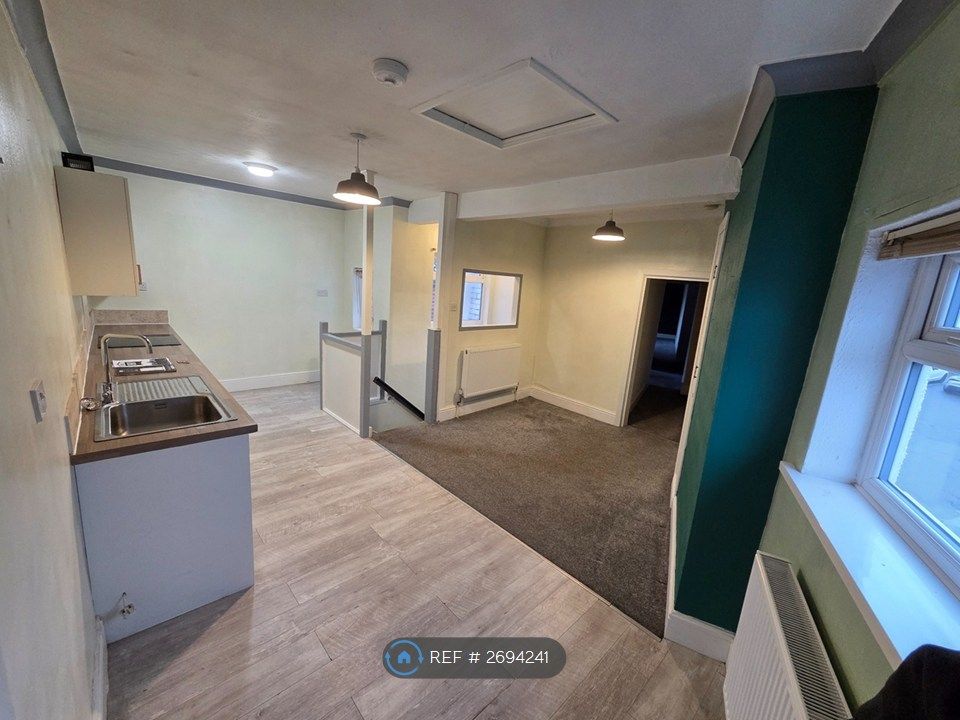 Property photo 1 of 11 Kitchen / Dining