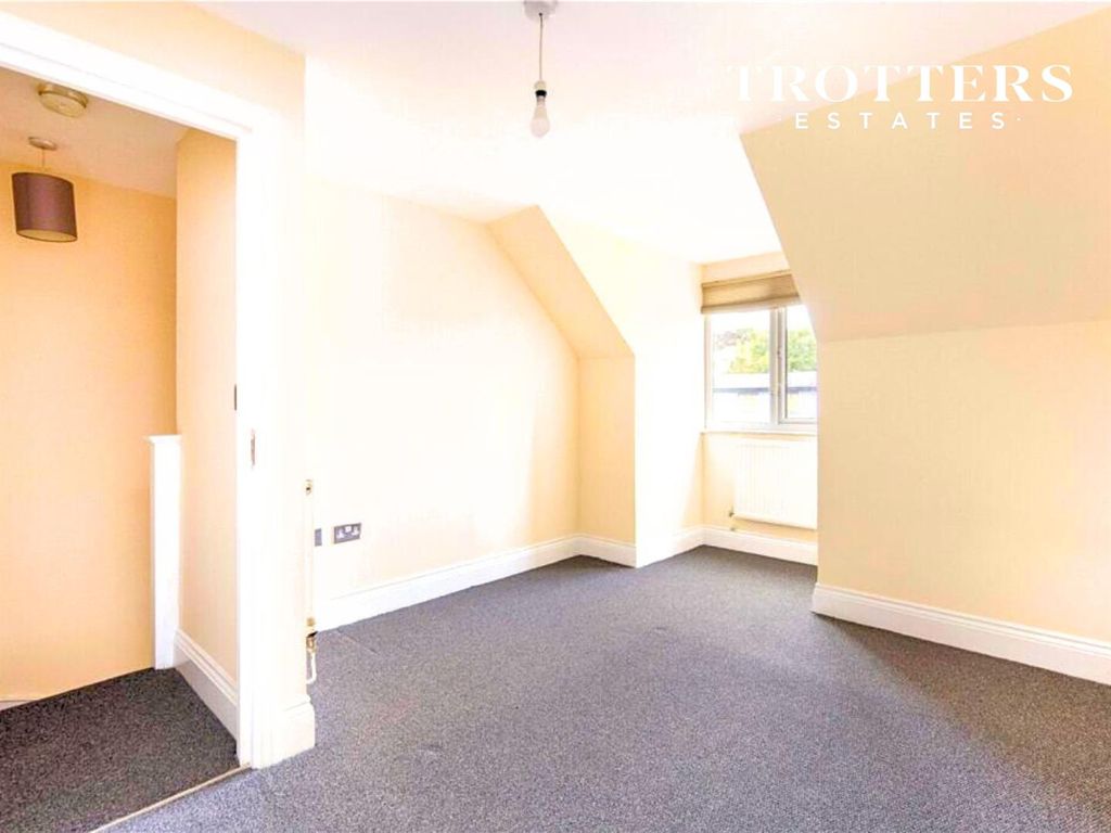 Property photo 2 of 12 Untitled Design - 2025-10-31T181301.167.Png