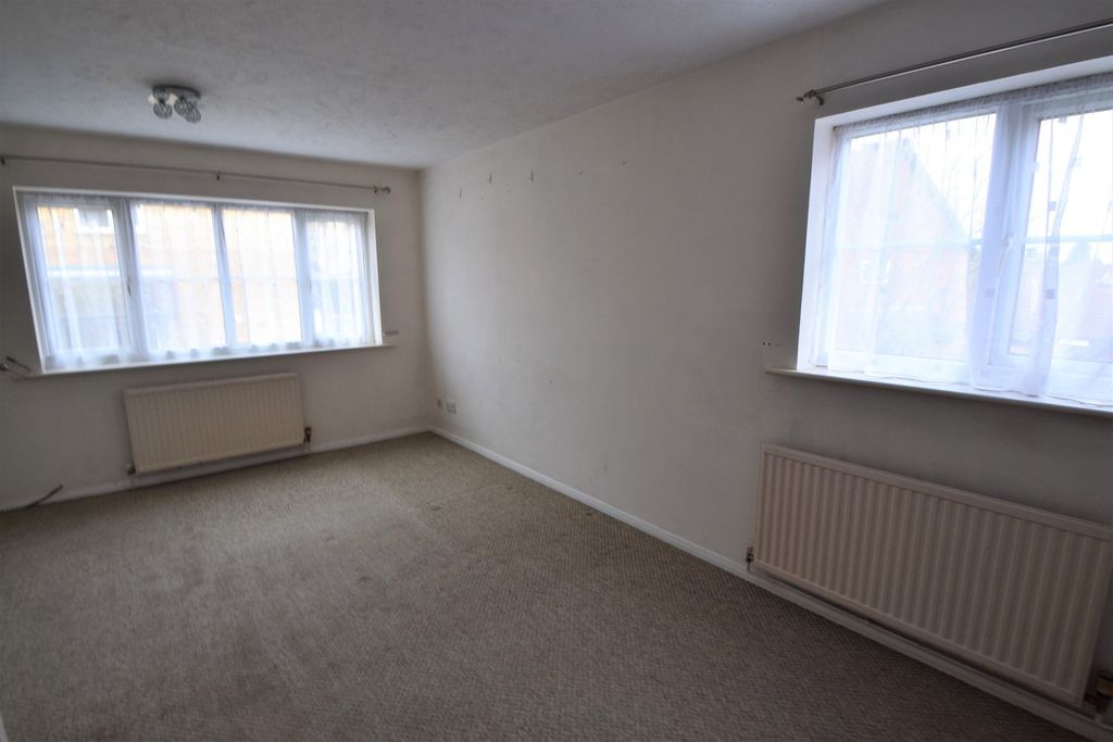 Property photo 2 of 7 Living Room