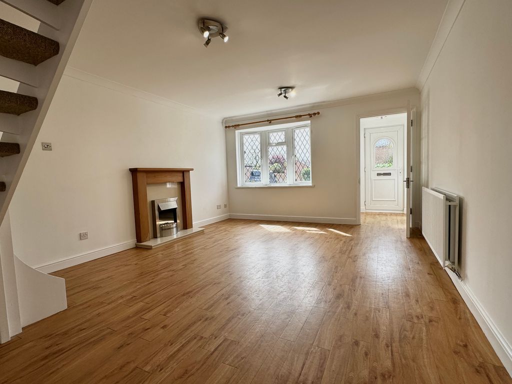 Property photo 3 of 8 Lounge