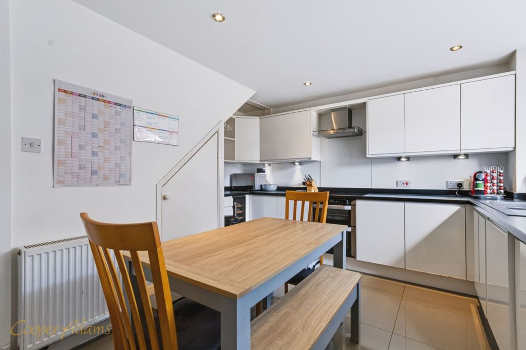 Property photo 2 of 11 Kitchen
