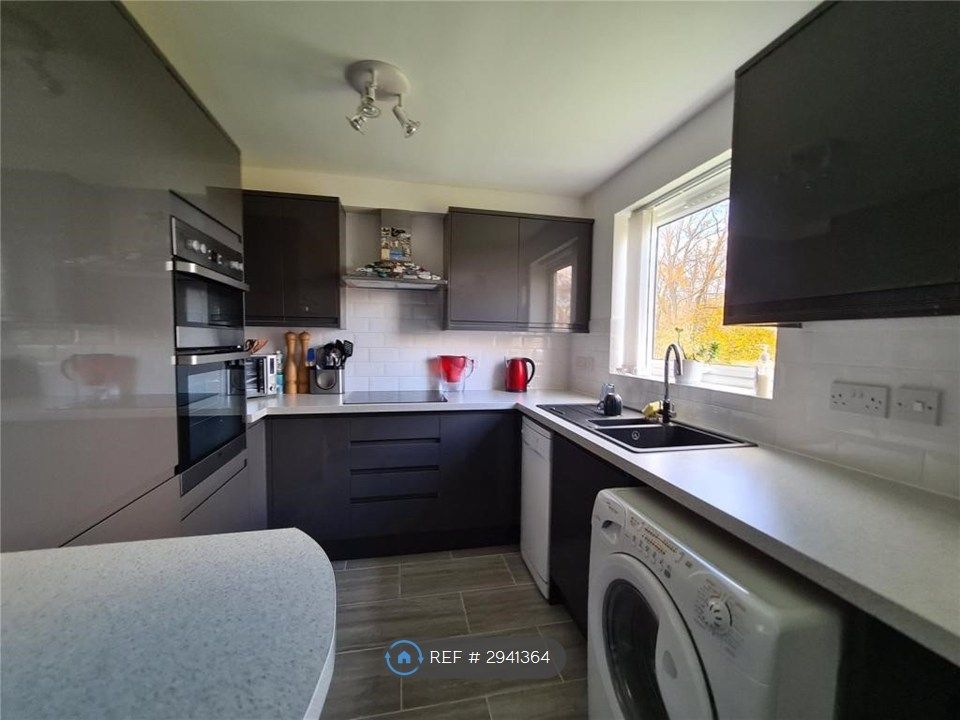 Property photo 3 of 7 Kitchen