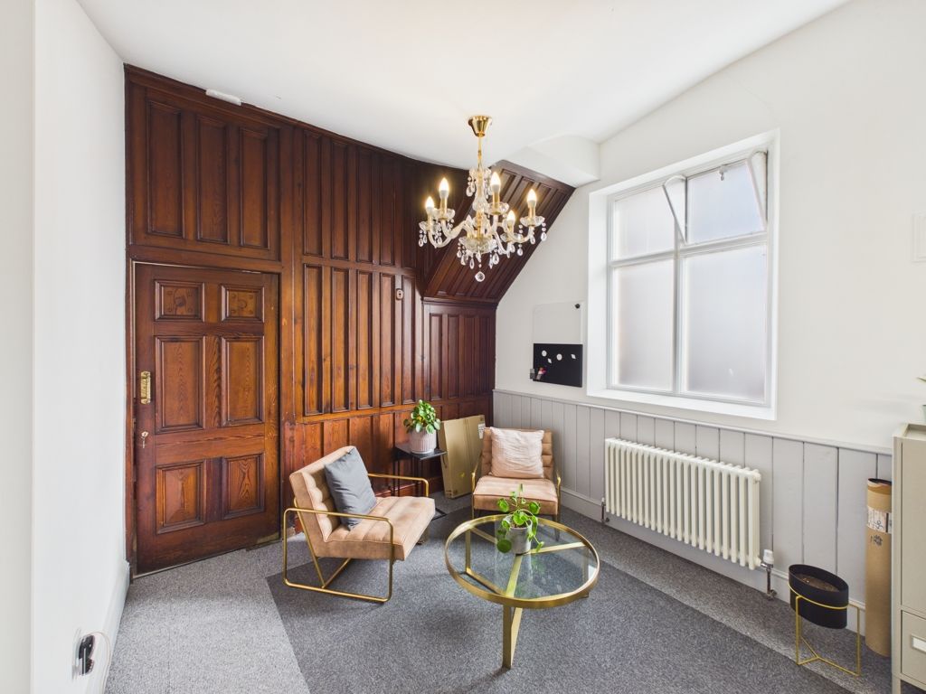 Property photo 3 of 9 Photo 9