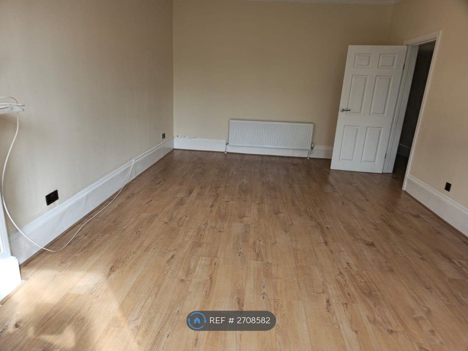 Property photo 2 of 8 Master Bedroom