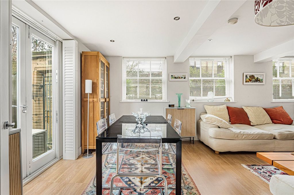 Property photo 2 of 25 Reception