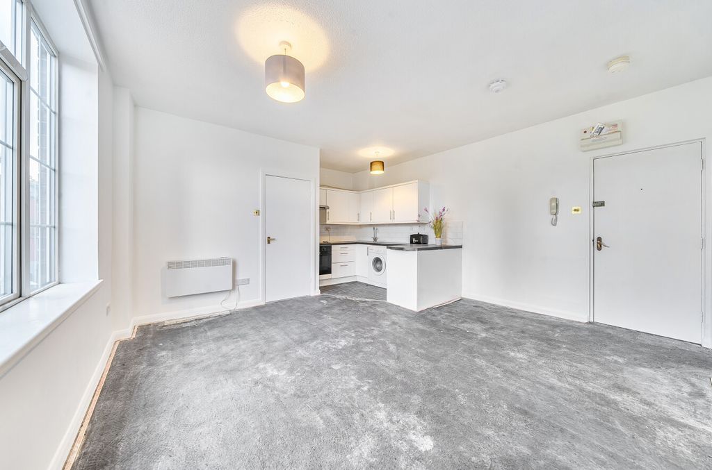 Property photo 2 of 11 1365350-7-68E7E7c...