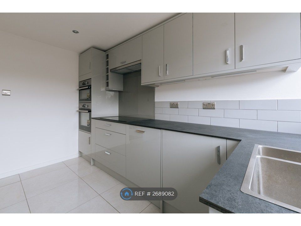 Property photo 2 of 17 Kitchen2