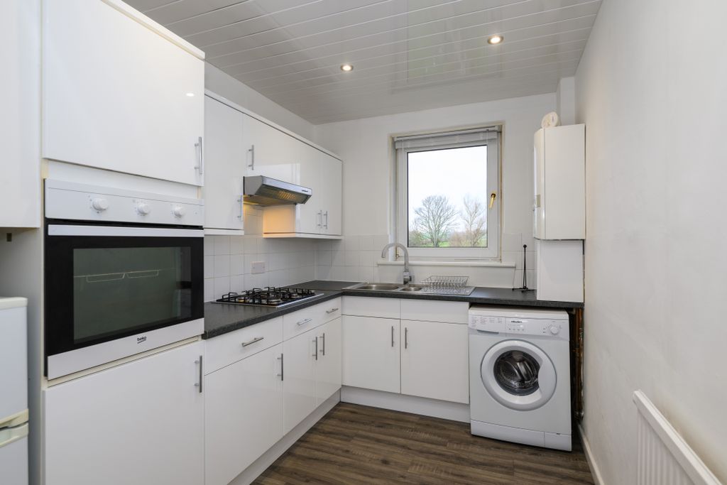 Property photo 2 of 30