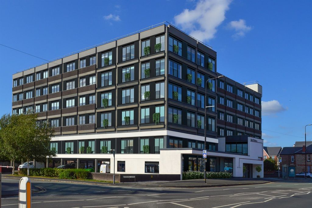 Property photo 1 of 8 (Main)