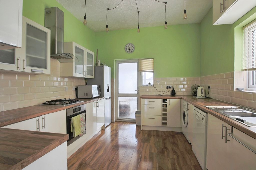 Property photo 3 of 16 4331257