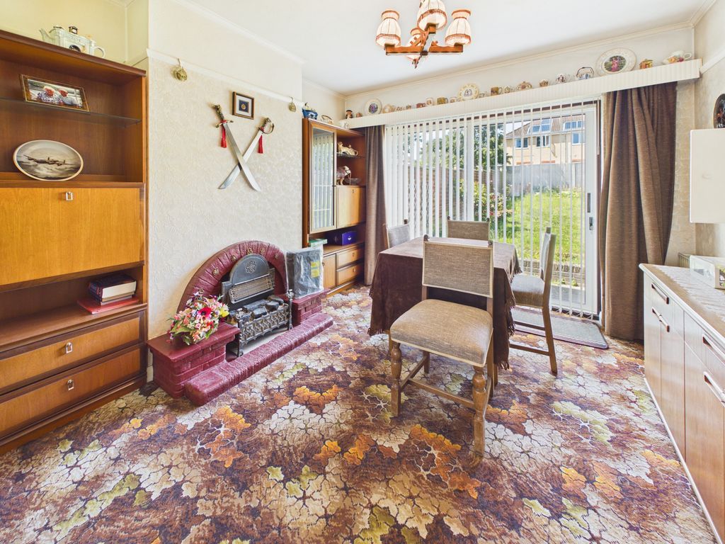 Property photo 3 of 18 Dining Room