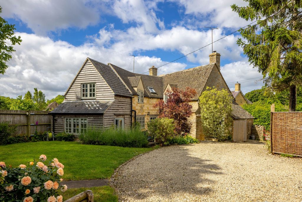 Property photo 1 of 33